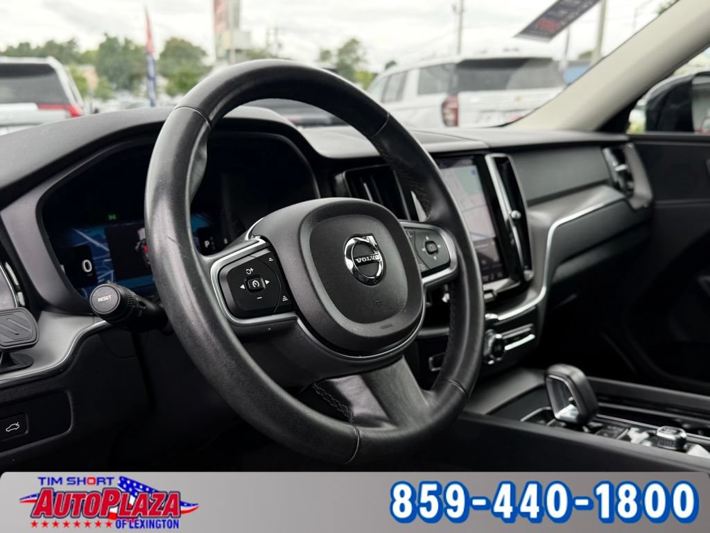 Used 2023 Volvo XC60 B5 Core w/ Climate Package AWD/4WD image 3