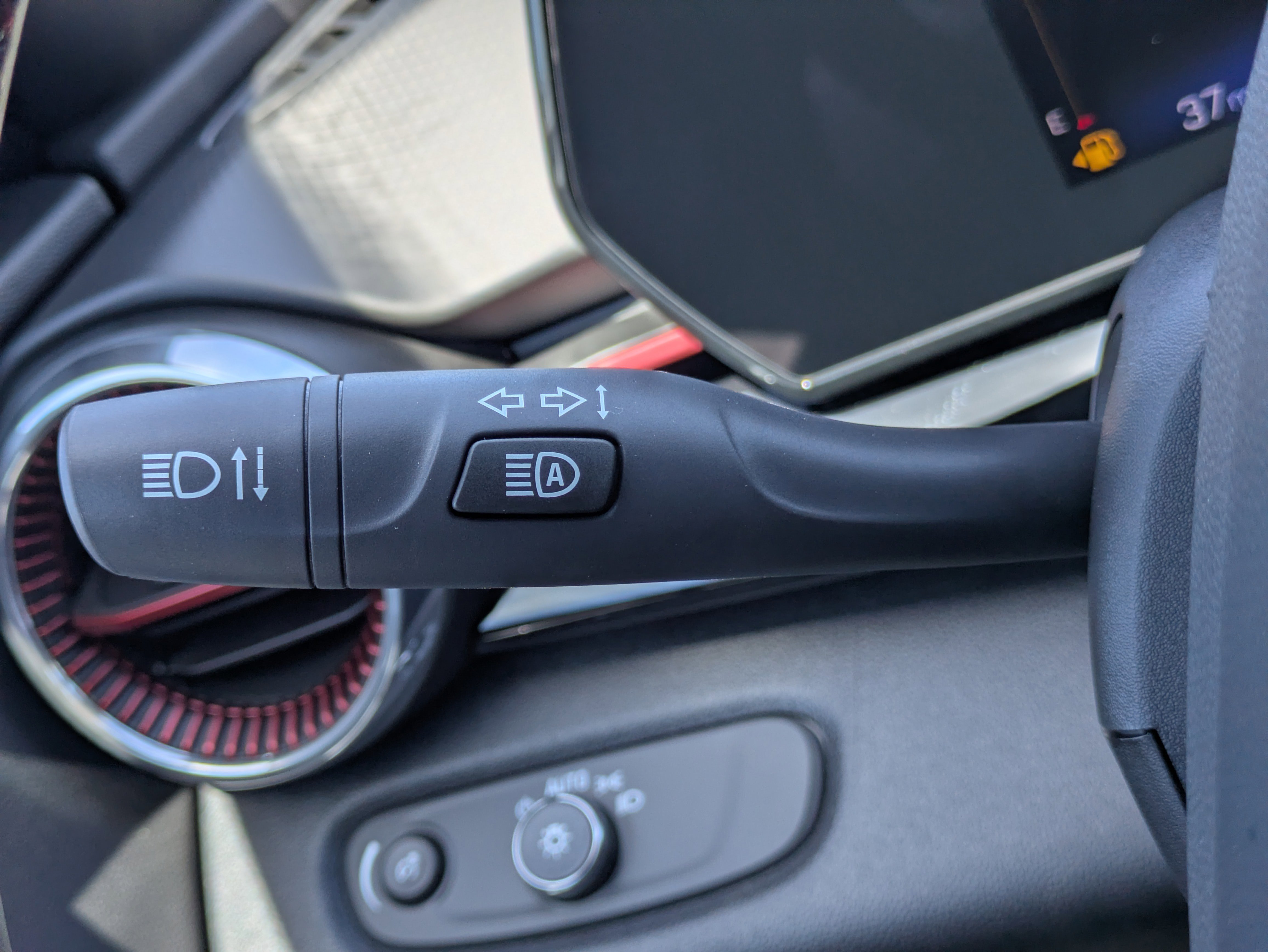 New 2026 Chevrolet Trax RS w/ Sunroof Package image 18