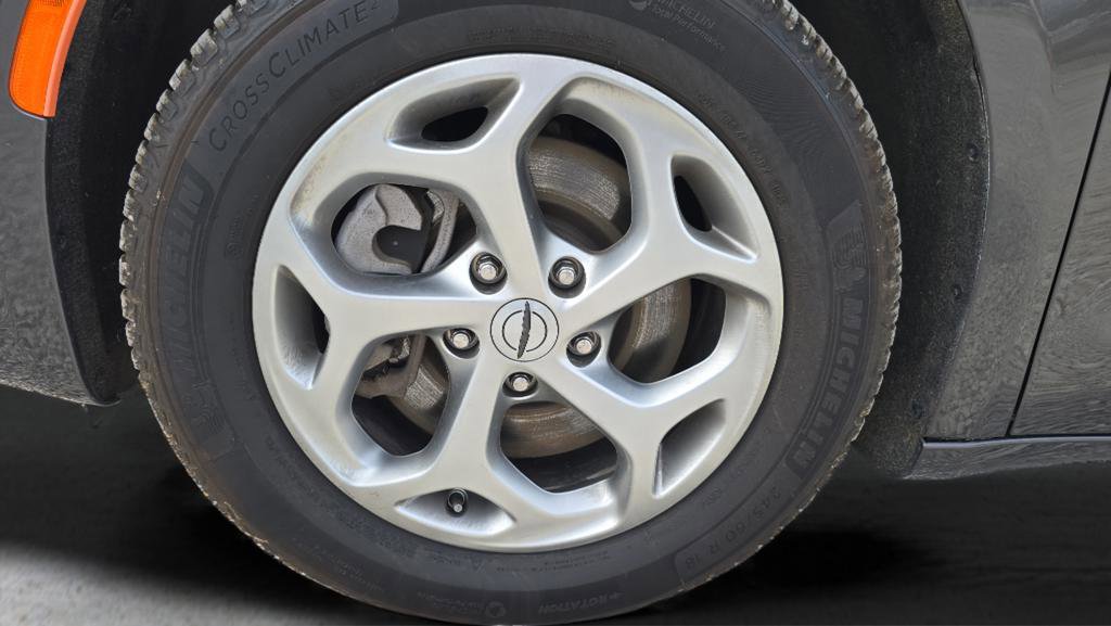 Used 2023 Chrysler Pacifica Limited image 28