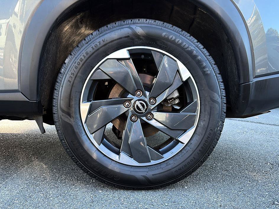 Certified 2025 Nissan Rogue SV AWD/4WD image 10