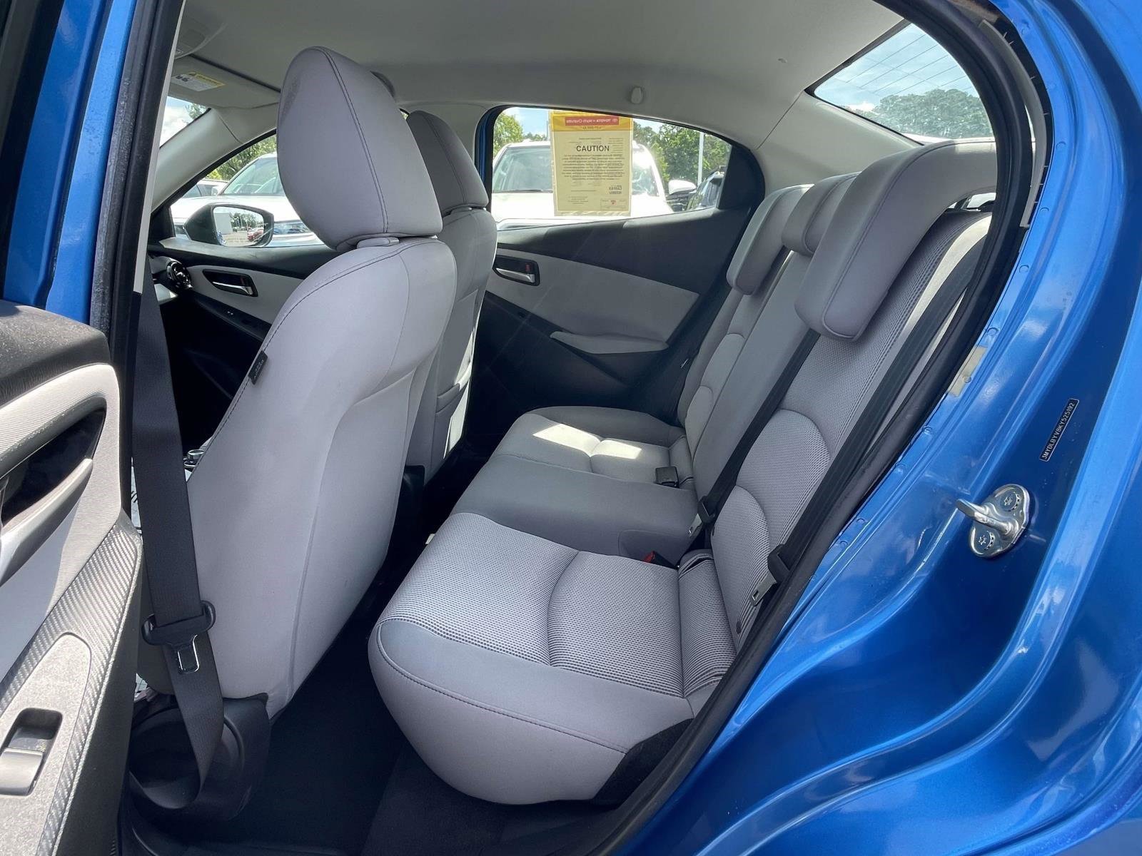Used 2019 Toyota Yaris L FWD image 9