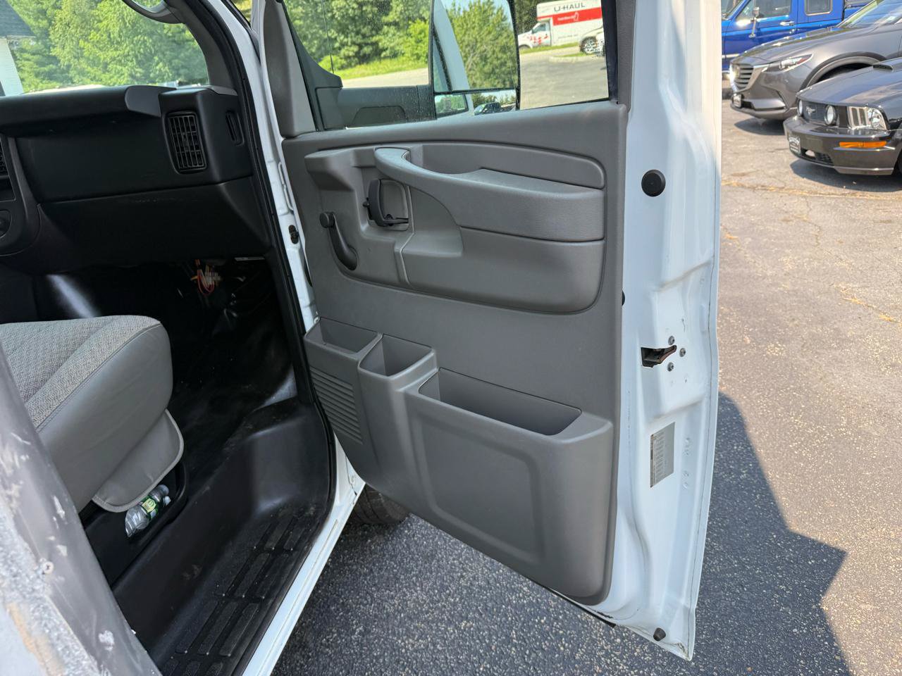 Used 2015 Chevrolet Express 3500 Extended RWD image 13