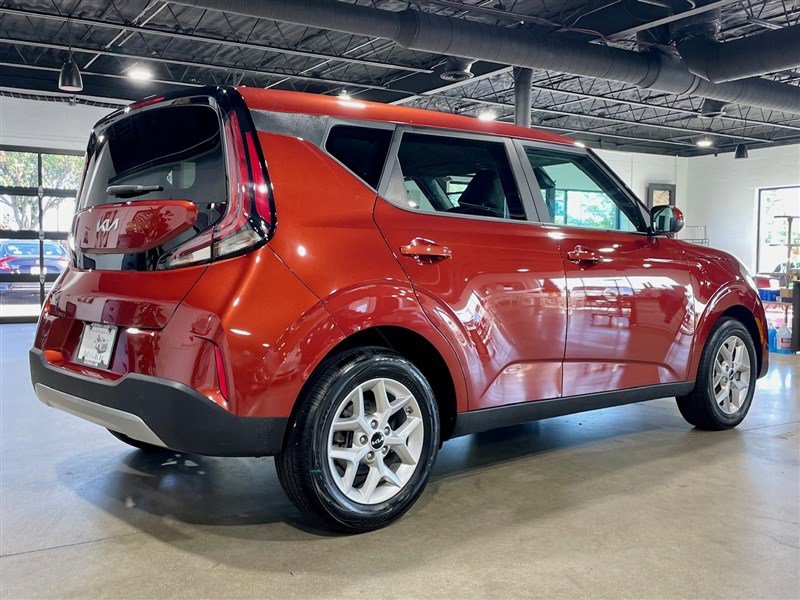 Used 2023 Kia Soul LX w/ LX Technology Package image 5