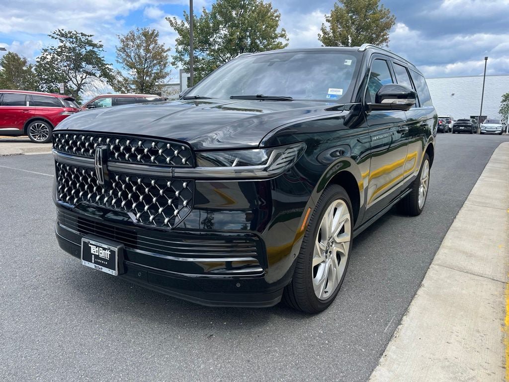 Used 2025 Lincoln Navigator Black Label AWD/4WD image 3