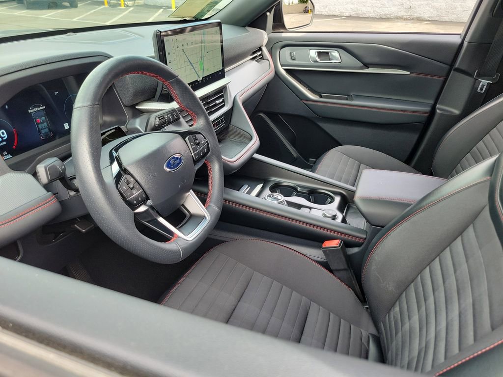Used 2025 Ford Explorer ST-Line RWD image 3