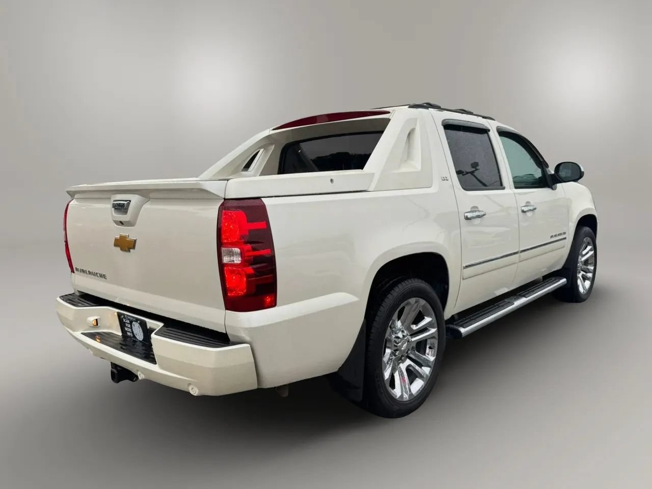 Used 2012 Chevrolet Avalanche LTZ AWD/4WD image 7