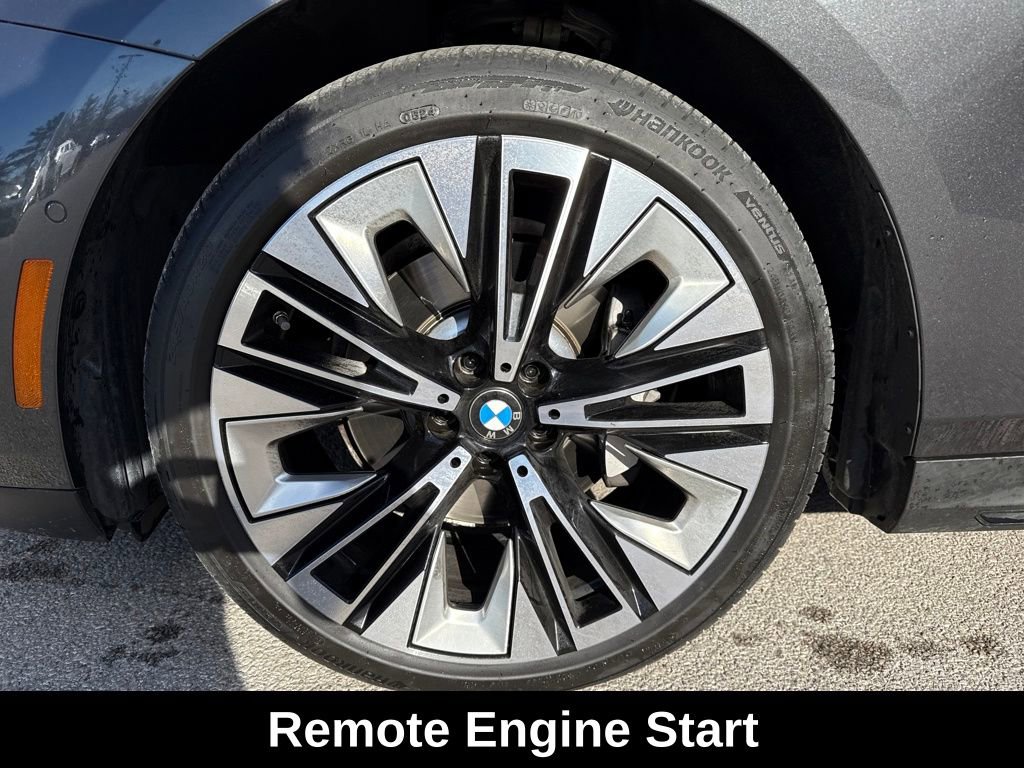 Used 2025 BMW 530i xDrive w/ Premium Package image 11