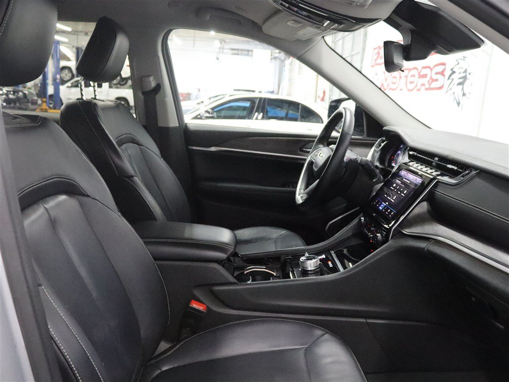 Used 2022 Jeep Grand Cherokee L Limited AWD/4WD image 29