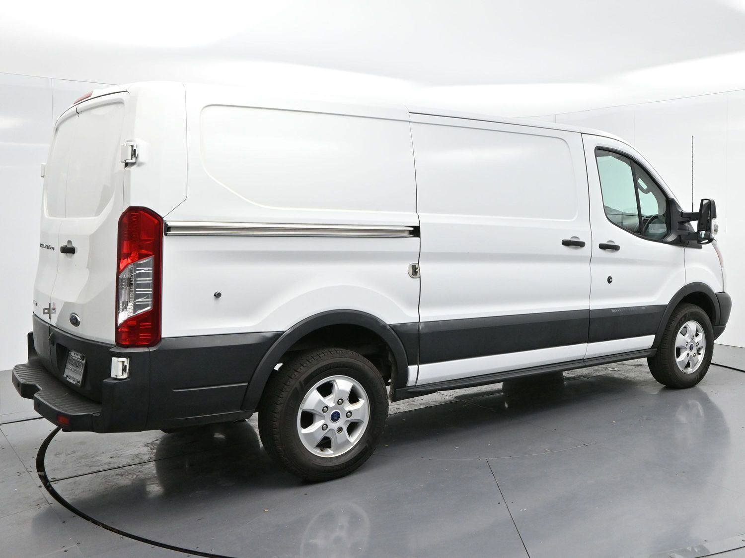 Used 2019 Ford Transit 250 130 Low Roof image 7