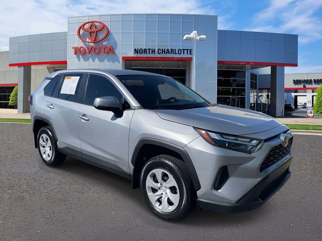 Used 2024 Toyota RAV4 LE FWD image 3