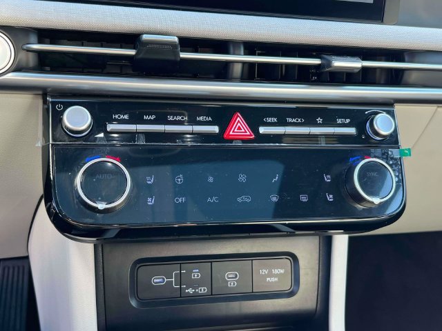 Certified 2025 Hyundai Tucson Limited AWD/4WD image 30