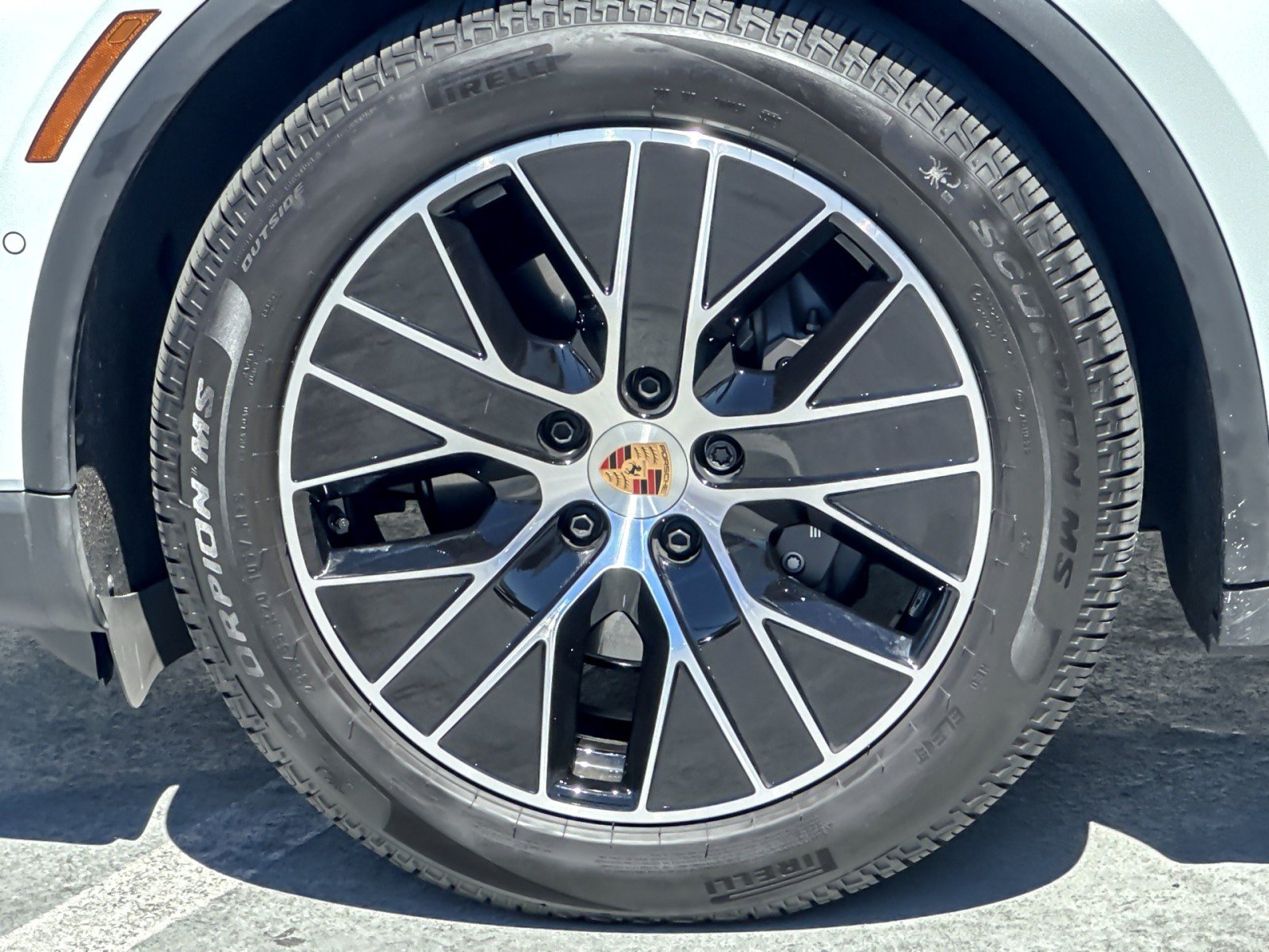 Used 2025 Porsche Macan 4 Electric AWD/4WD image 26