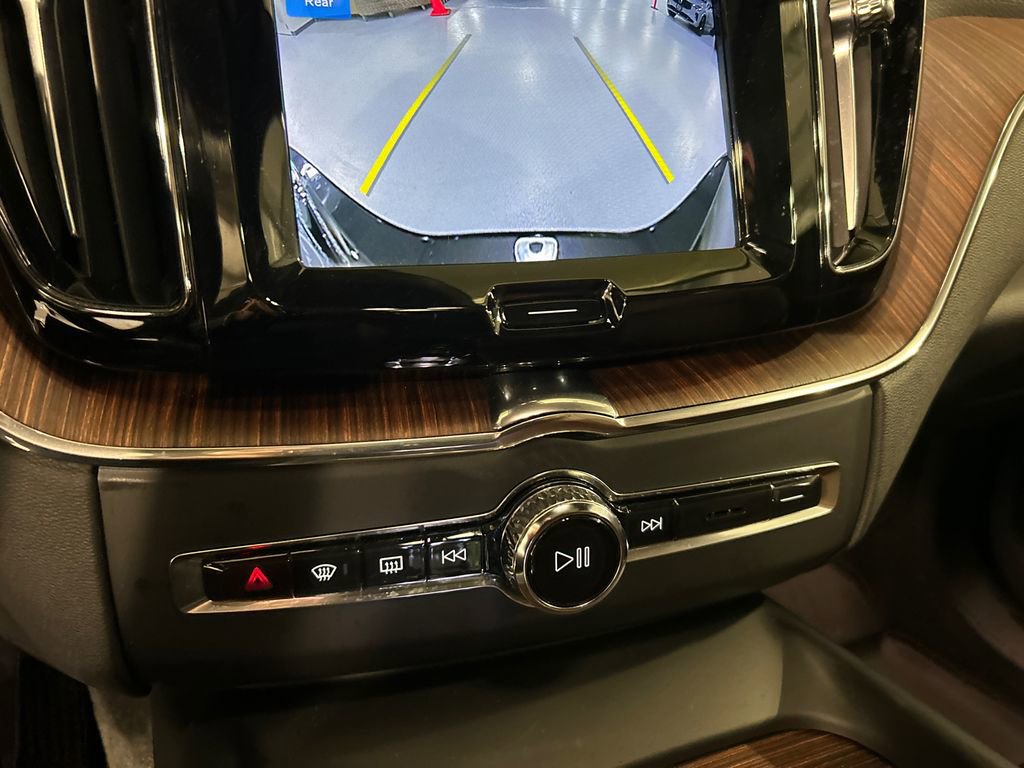 Certified 2023 Volvo XC60 T8 Ultimate w/ Climate Package image 18