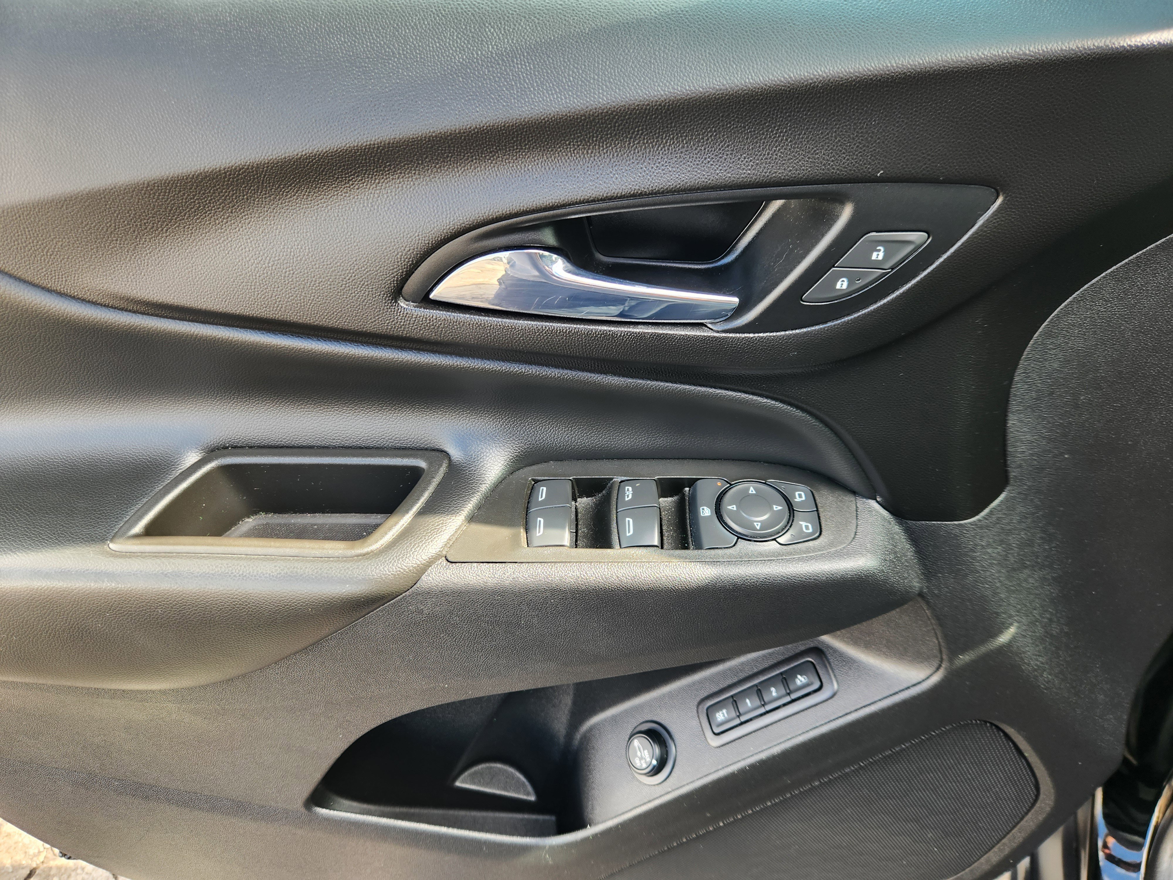 Used 2021 Chevrolet Equinox LT image 16