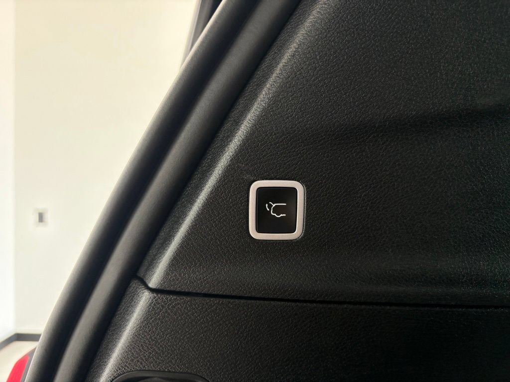 Used 2025 Chrysler Pacifica Limited FWD image 47