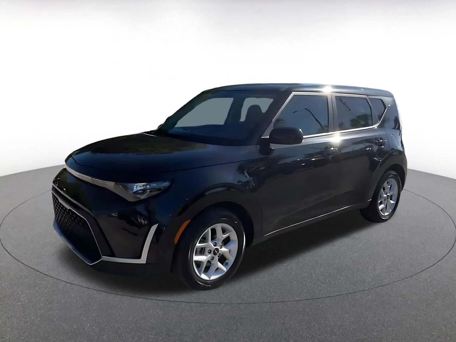 Used 2025 Kia Soul LX w/ LX Technology Package image 8