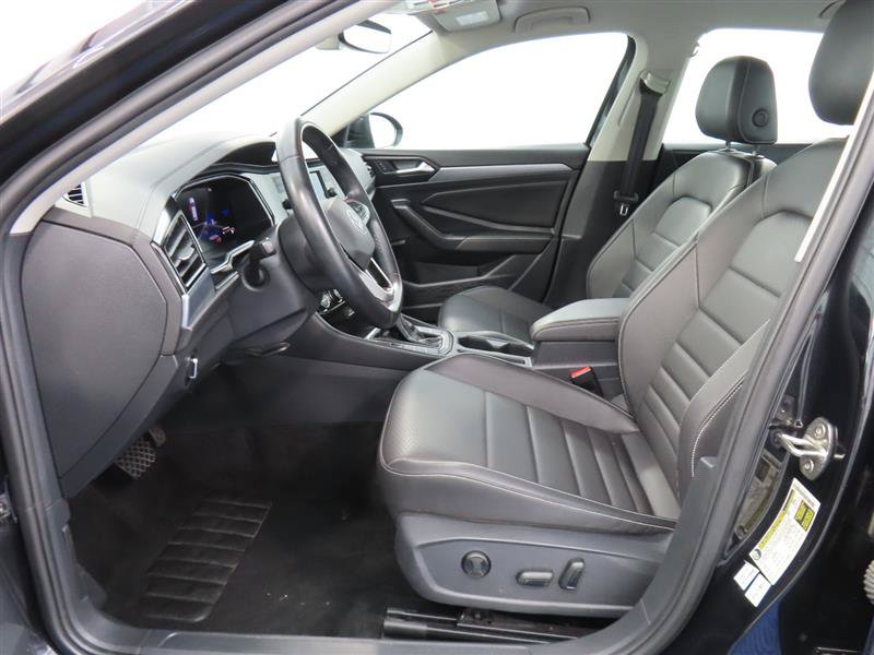 Used 2024 Volkswagen Jetta SE FWD image 13