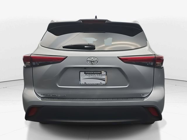 Used 2024 Toyota Highlander LE image 8