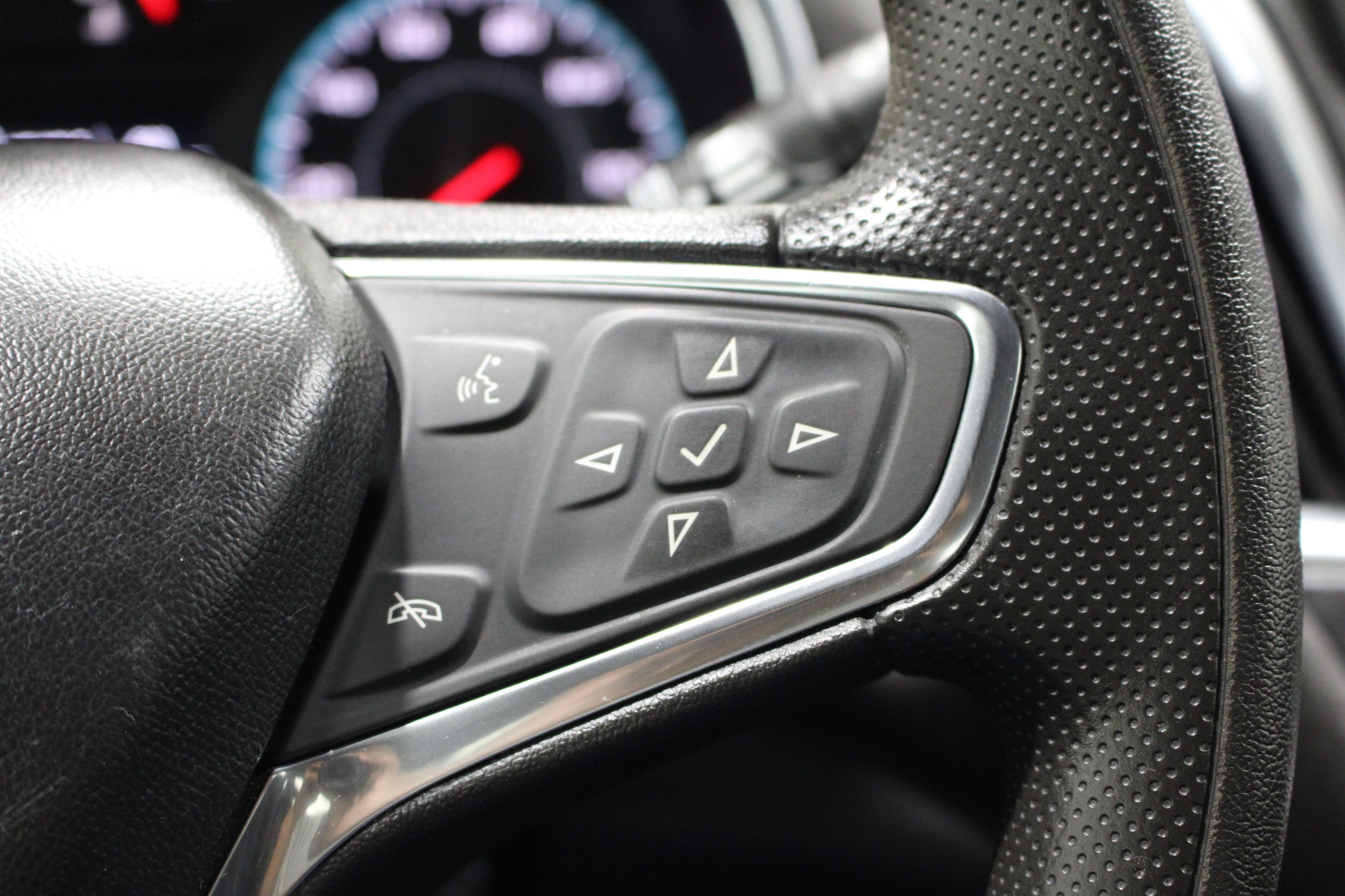 Used 2020 Chevrolet Malibu LT FWD image 12