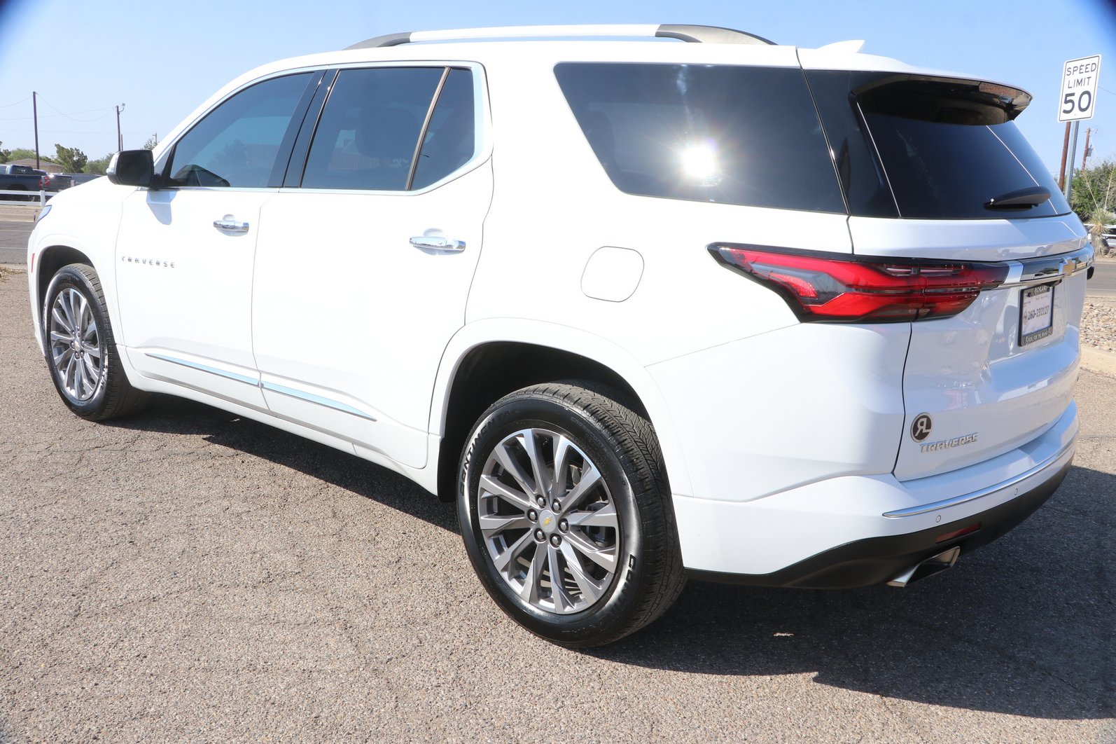 Used 2023 Chevrolet Traverse Premier FWD image 5