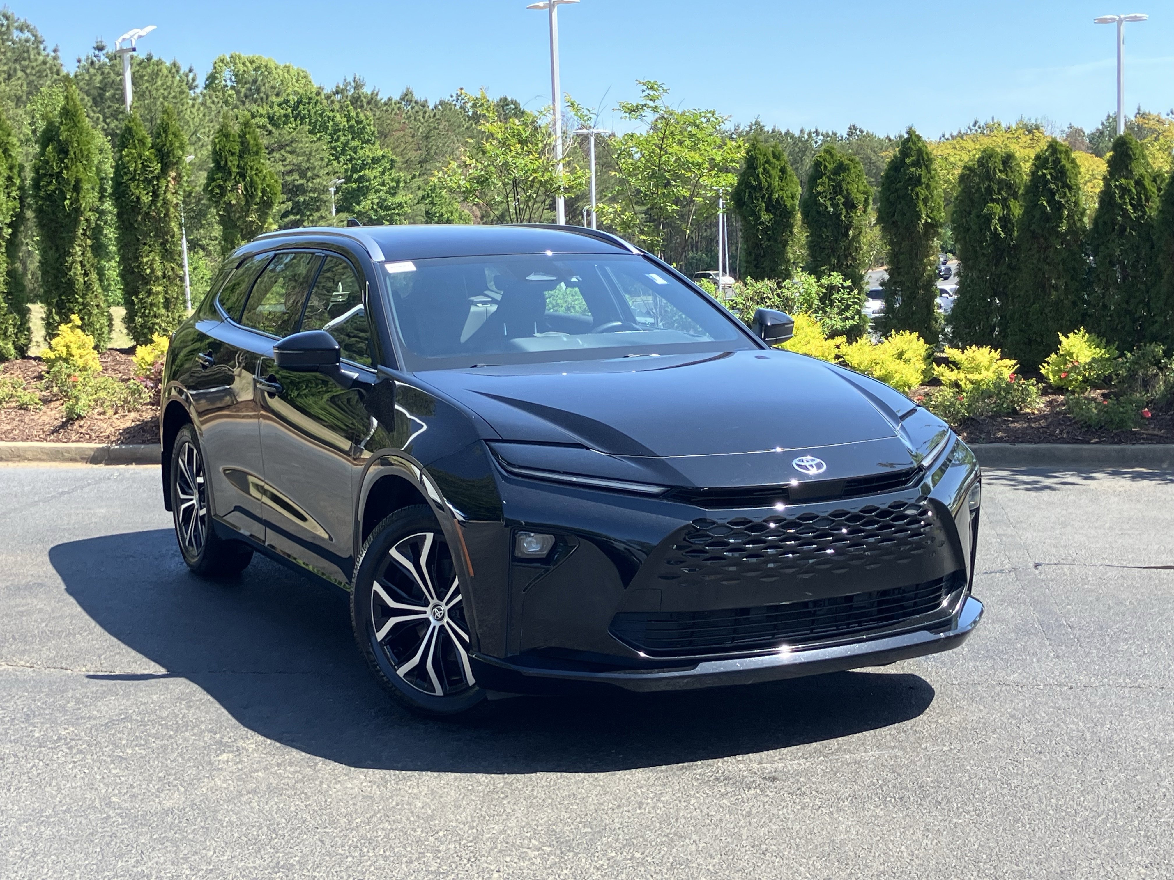 Used 2025 Toyota Crown Signia AWD/4WD image 2