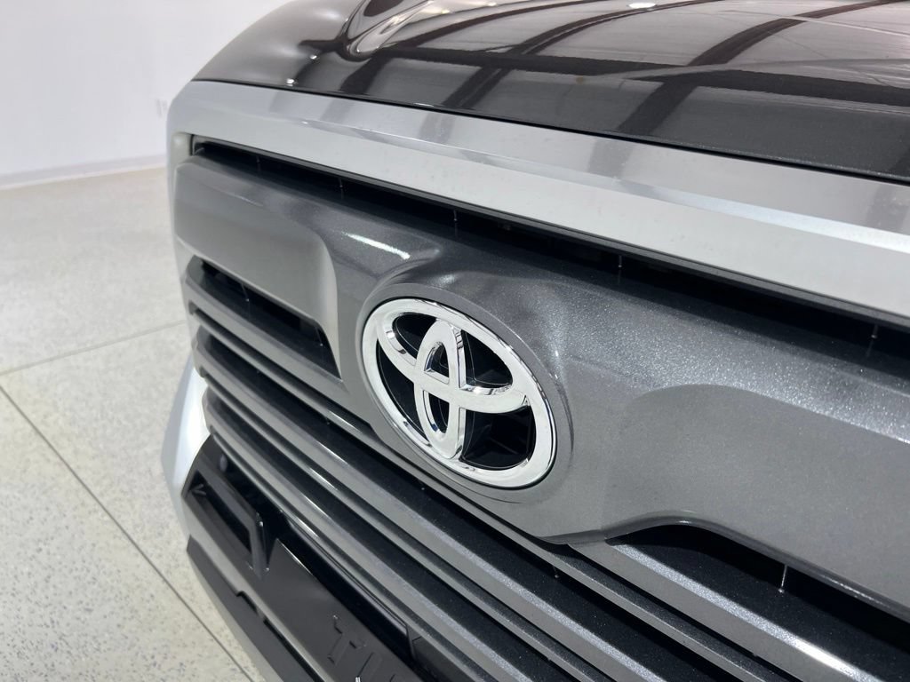 Used 2025 Toyota Tundra Limited AWD/4WD image 27