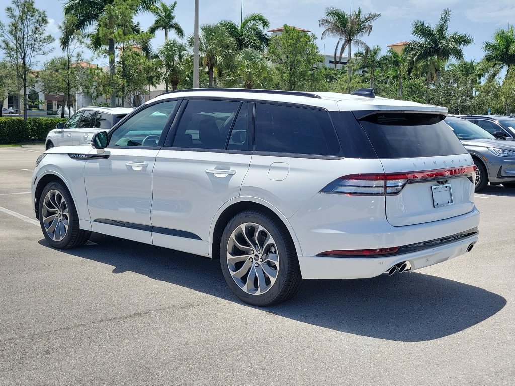New 2026 Lincoln Aviator 2WD image 3