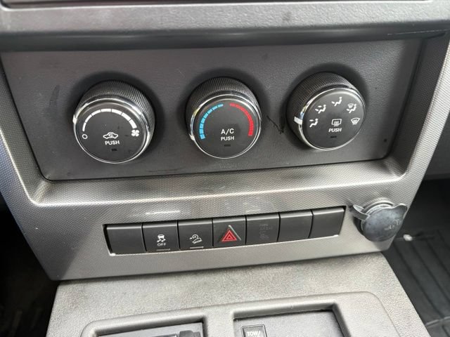 Used 2011 Jeep Liberty Sport AWD/4WD image 30