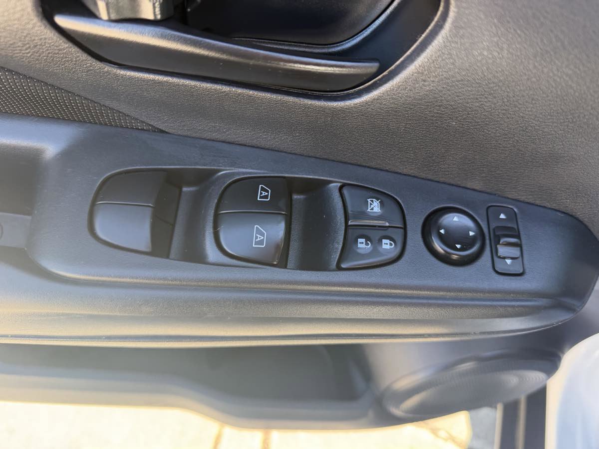Used 2023 Nissan Kicks S FWD image 12