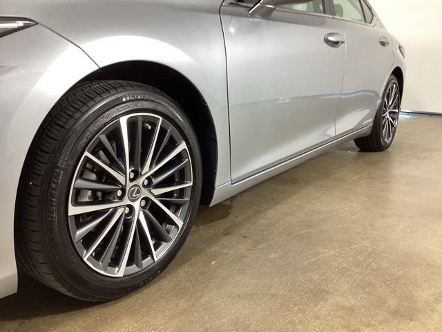 Used 2022 Lexus ES 300h w/ Premium Package FWD image 2