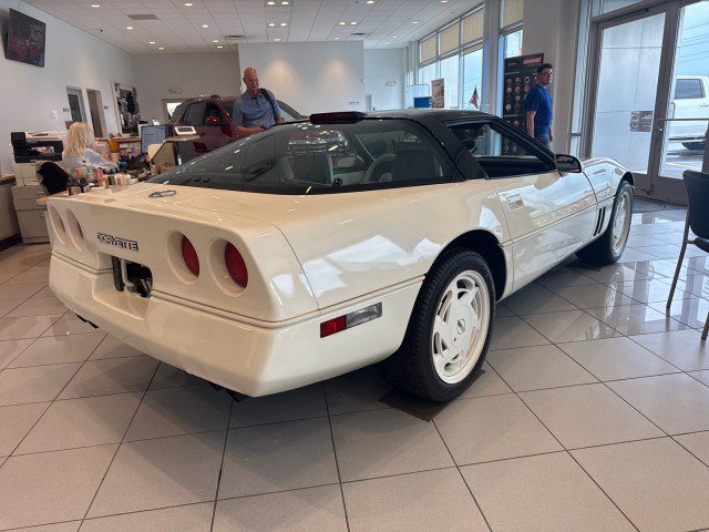 Used 1988 Chevrolet Corvette Coupe image 3