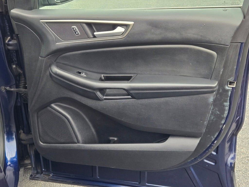 Used 2016 Ford Edge SEL w/ Equipment Group 201A AWD/4WD image 4