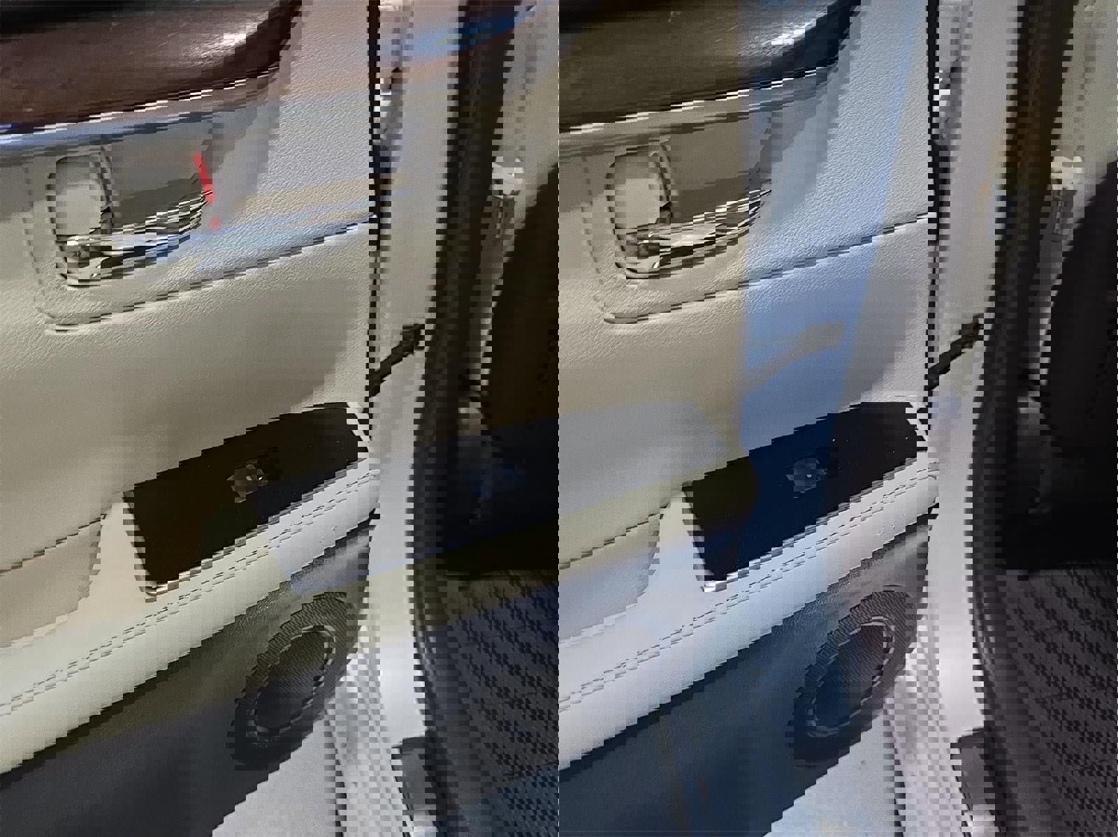 Used 2016 Lexus ES 350 w/ Luxury Package w/Wood Trim image 24