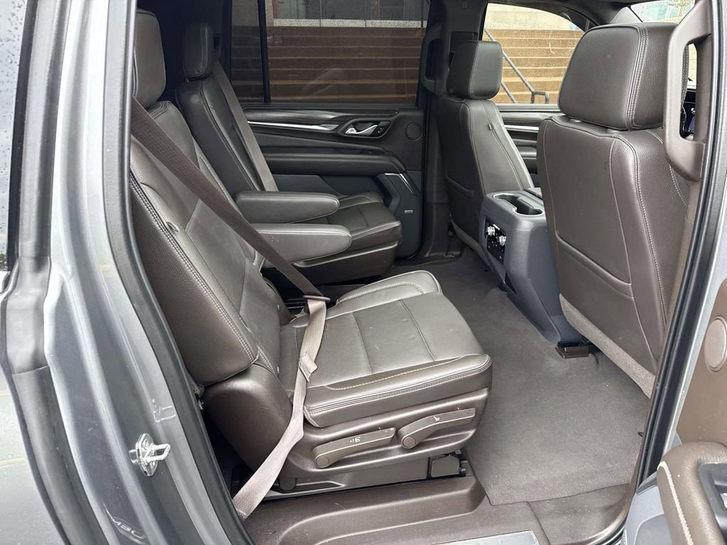 Used 2021 GMC Yukon XL Denali w/ Denali Premium Package AWD/4WD image 11