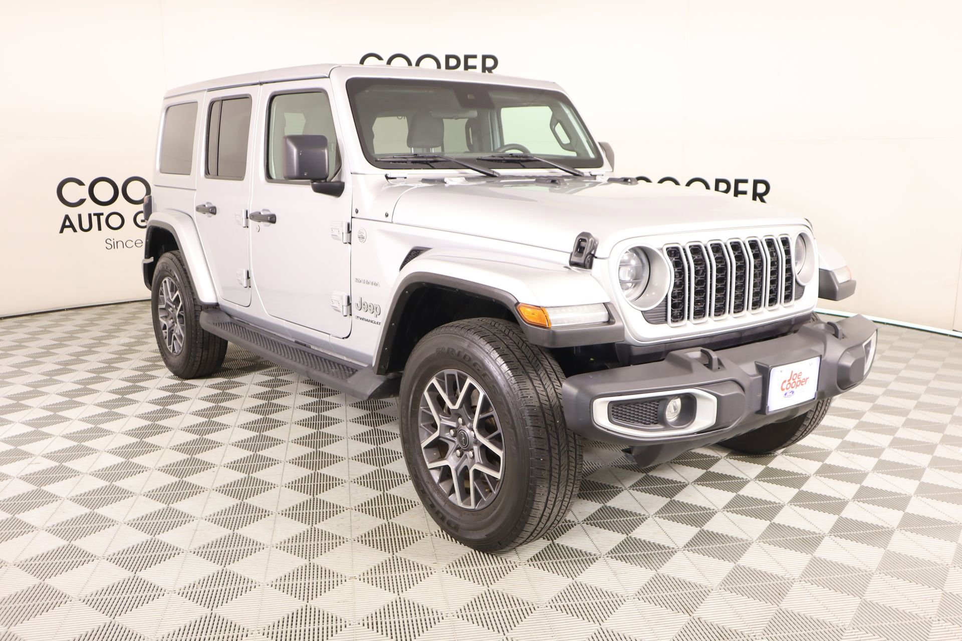Used 2024 Jeep Wrangler Sahara AWD/4WD image 1