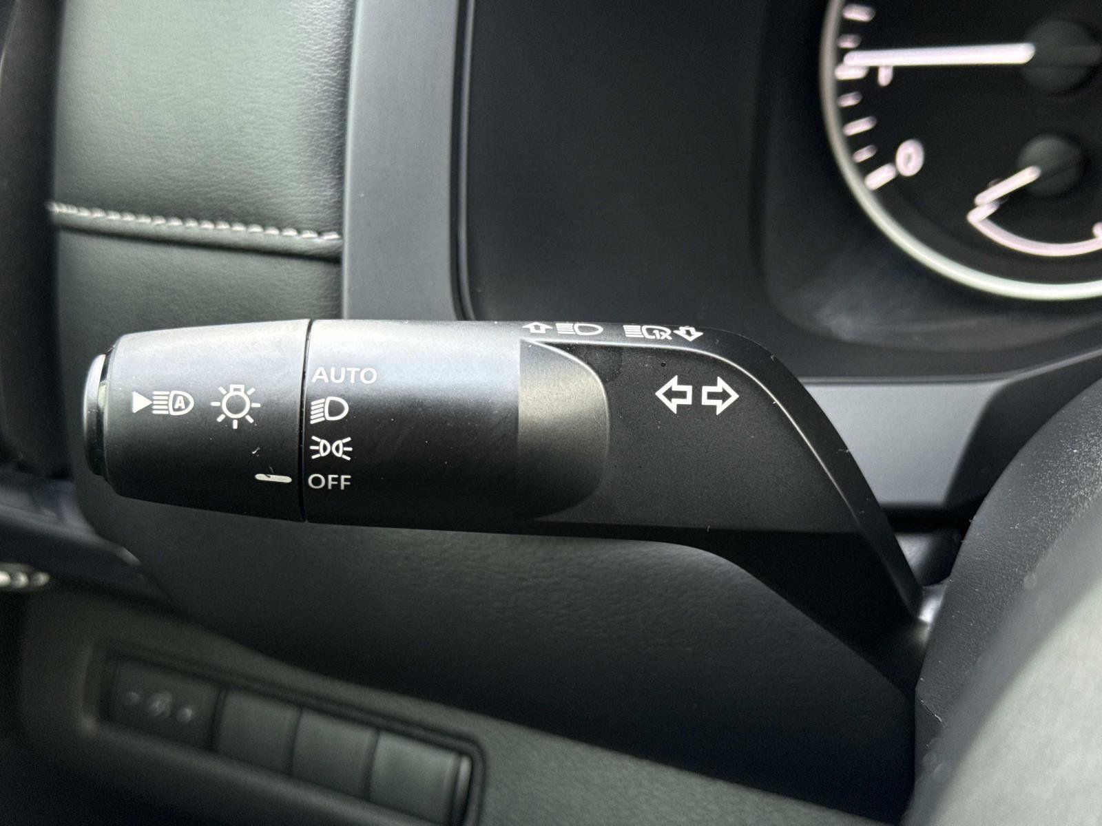 Used 2024 Nissan Pathfinder S image 9