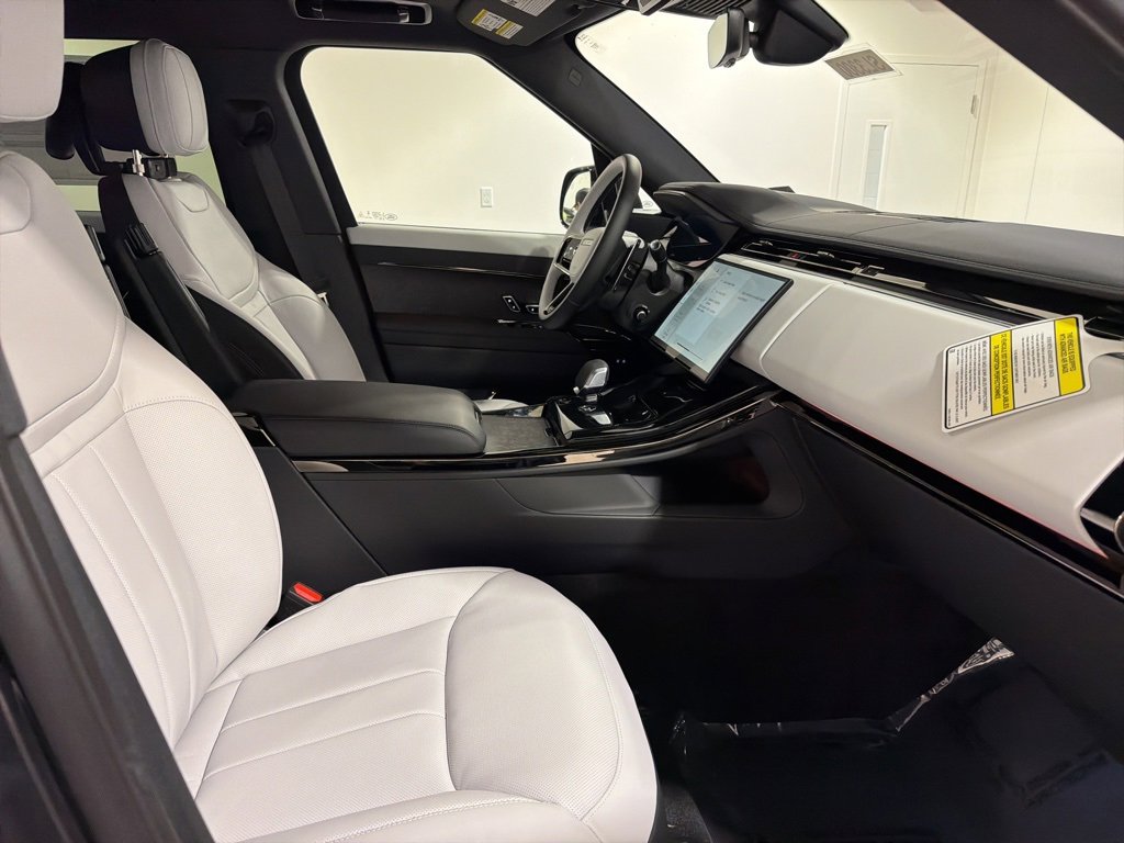 New 2025 Land Rover Range Rover Sport Dynamic SE image 25