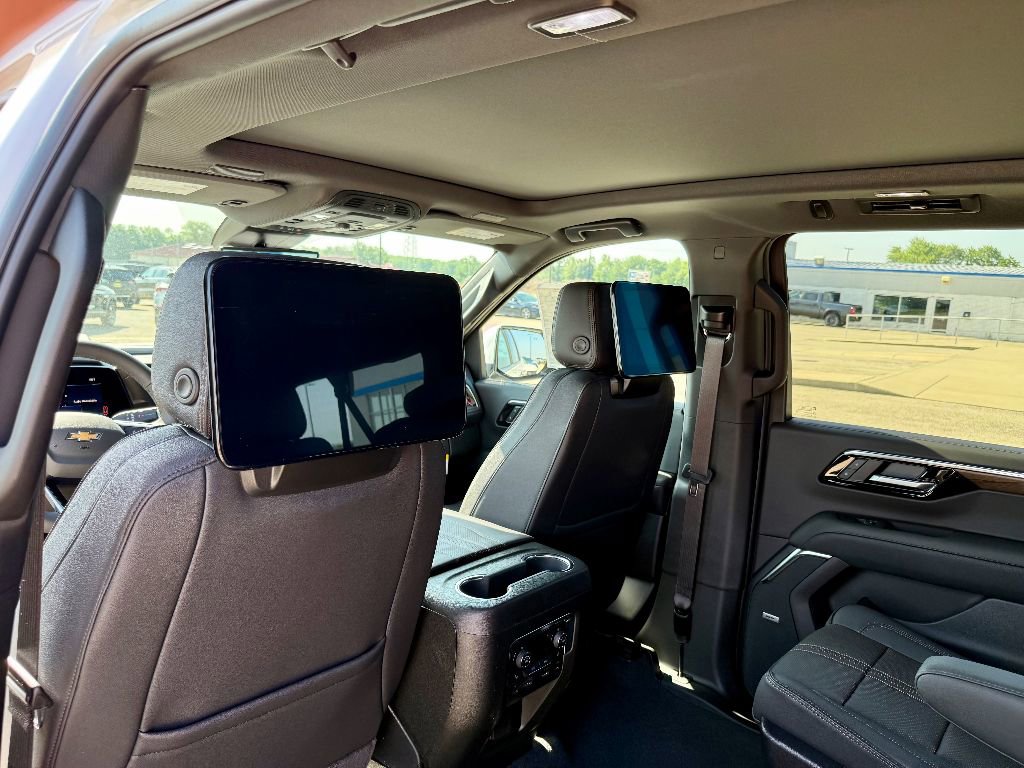 New 2025 Chevrolet Suburban High Country image 24