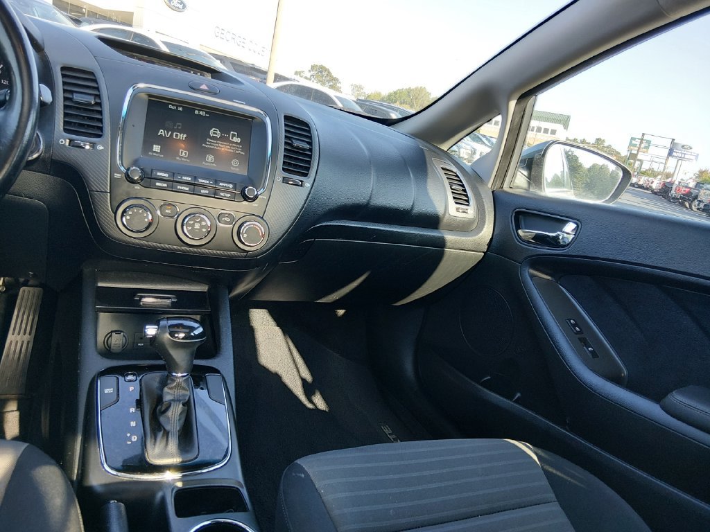 Used 2018 Kia Forte S w/ S Technology Plus Package FWD image 12