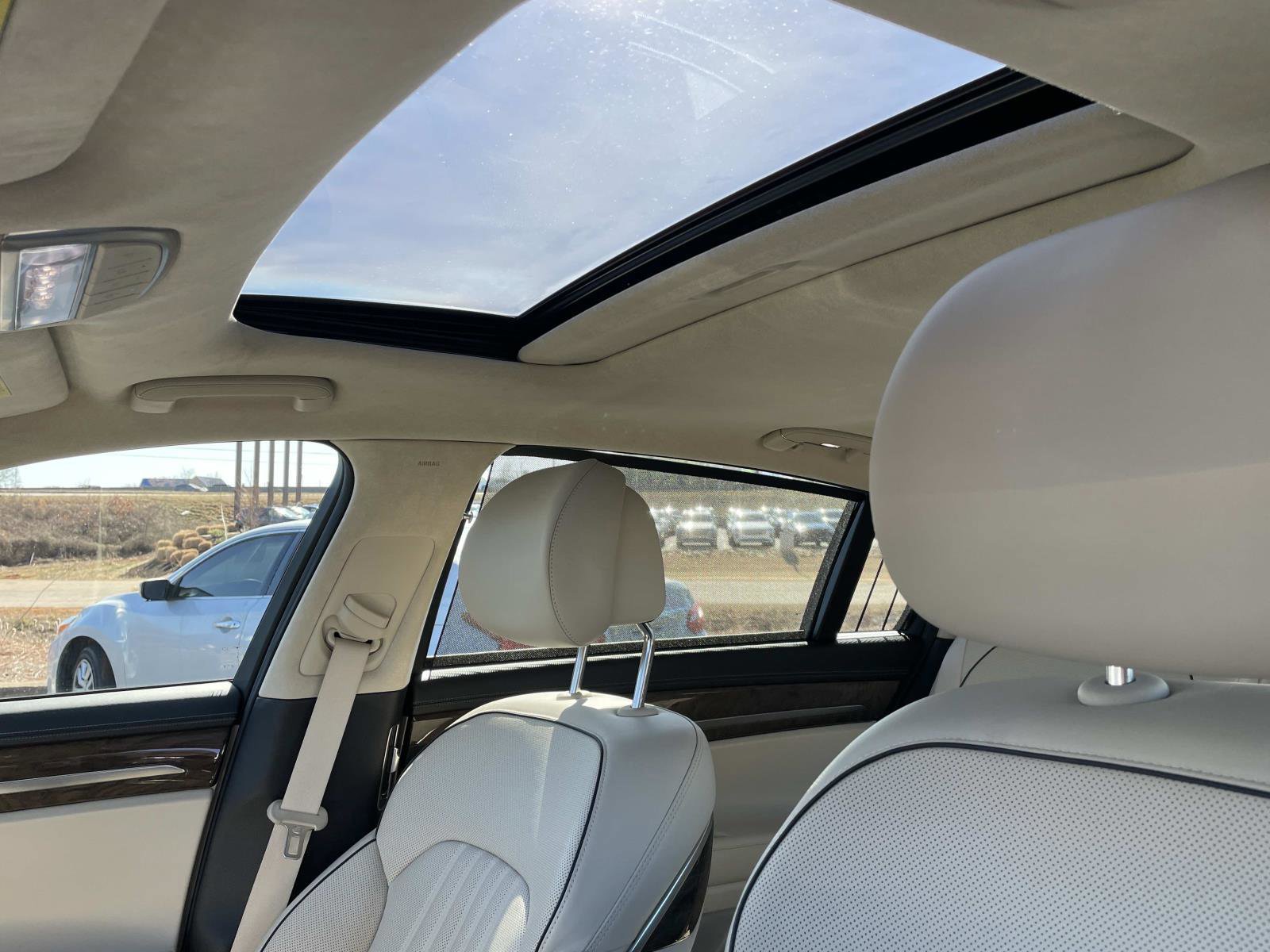 Used 2017 Genesis G90 3.3T Premium image 20