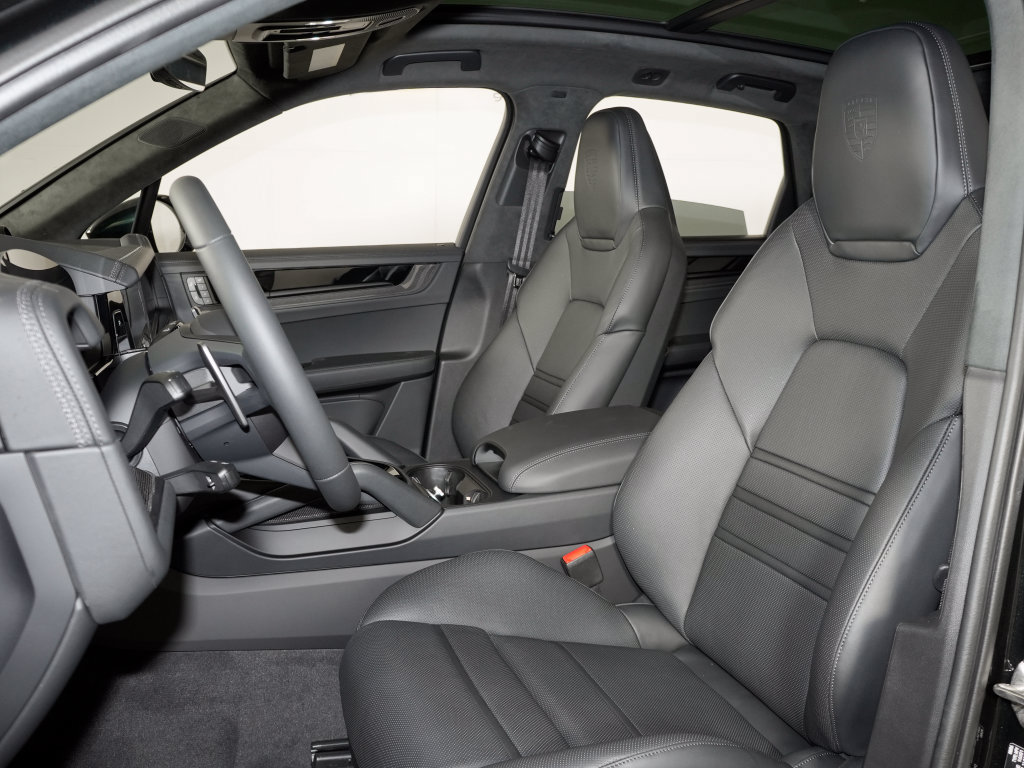 New 2026 Porsche Cayenne GTS AWD/4WD image 5
