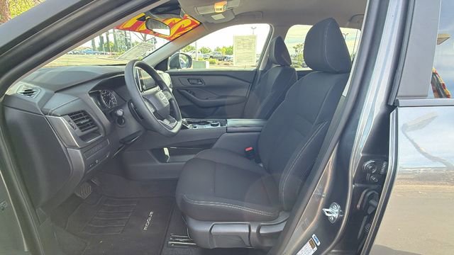 Used 2025 Nissan Rogue S image 32