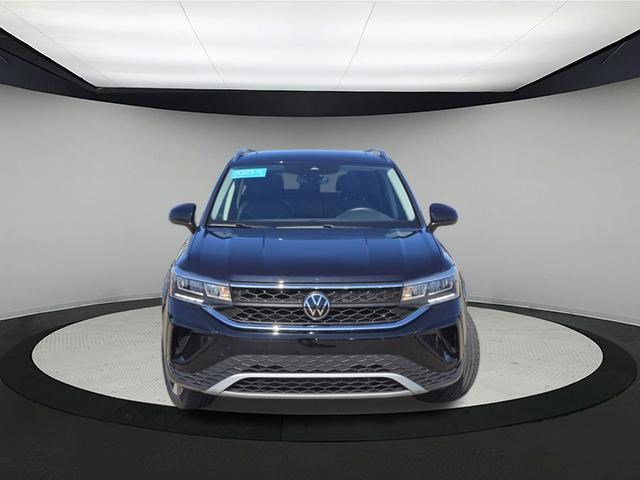 Certified 2023 Volkswagen Taos SE w/ Panoramic Sunroof Package image 2