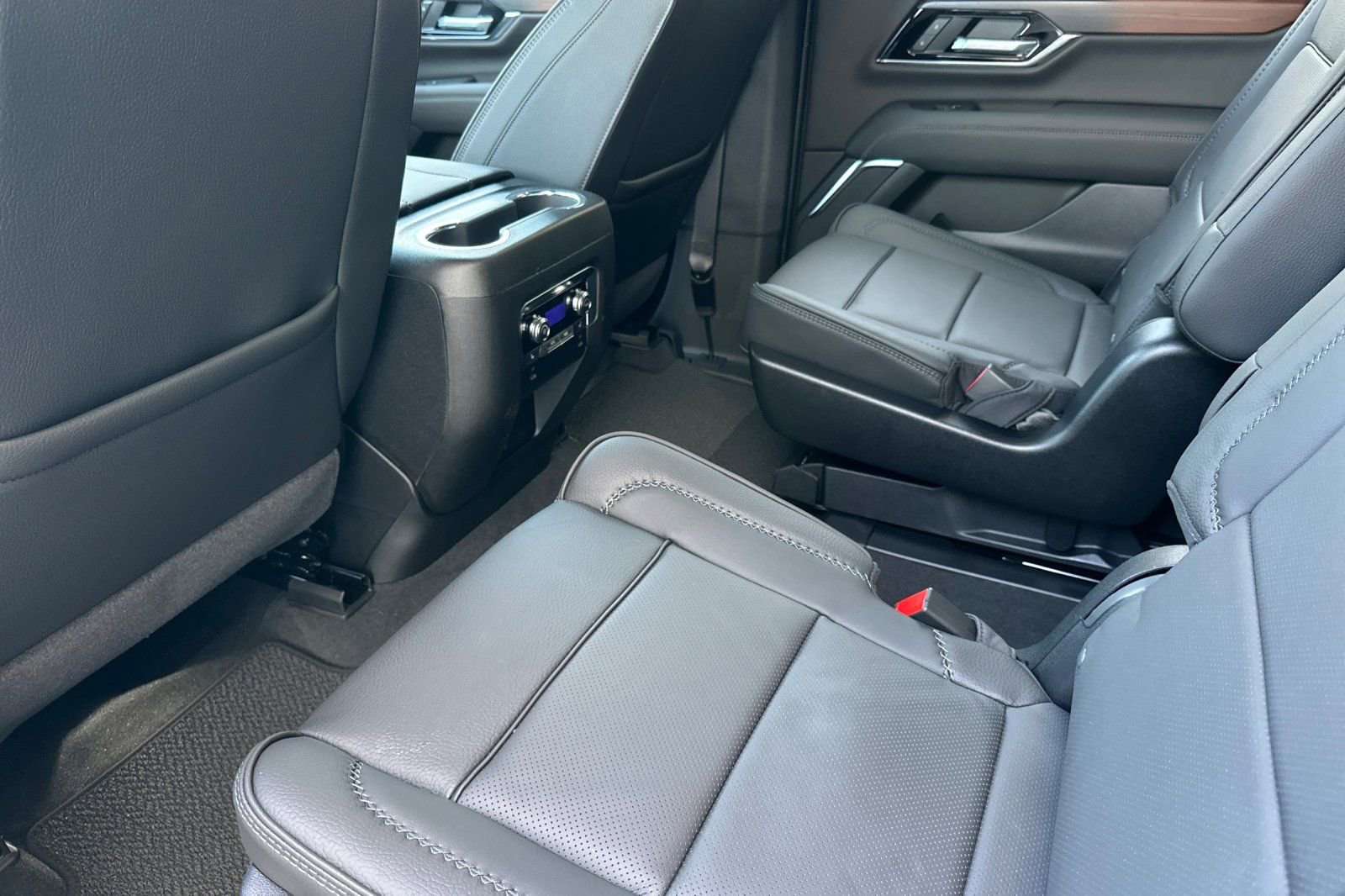 New 2026 GMC Yukon XL Denali w/ Sun & Power Step Package AWD/4WD image 13