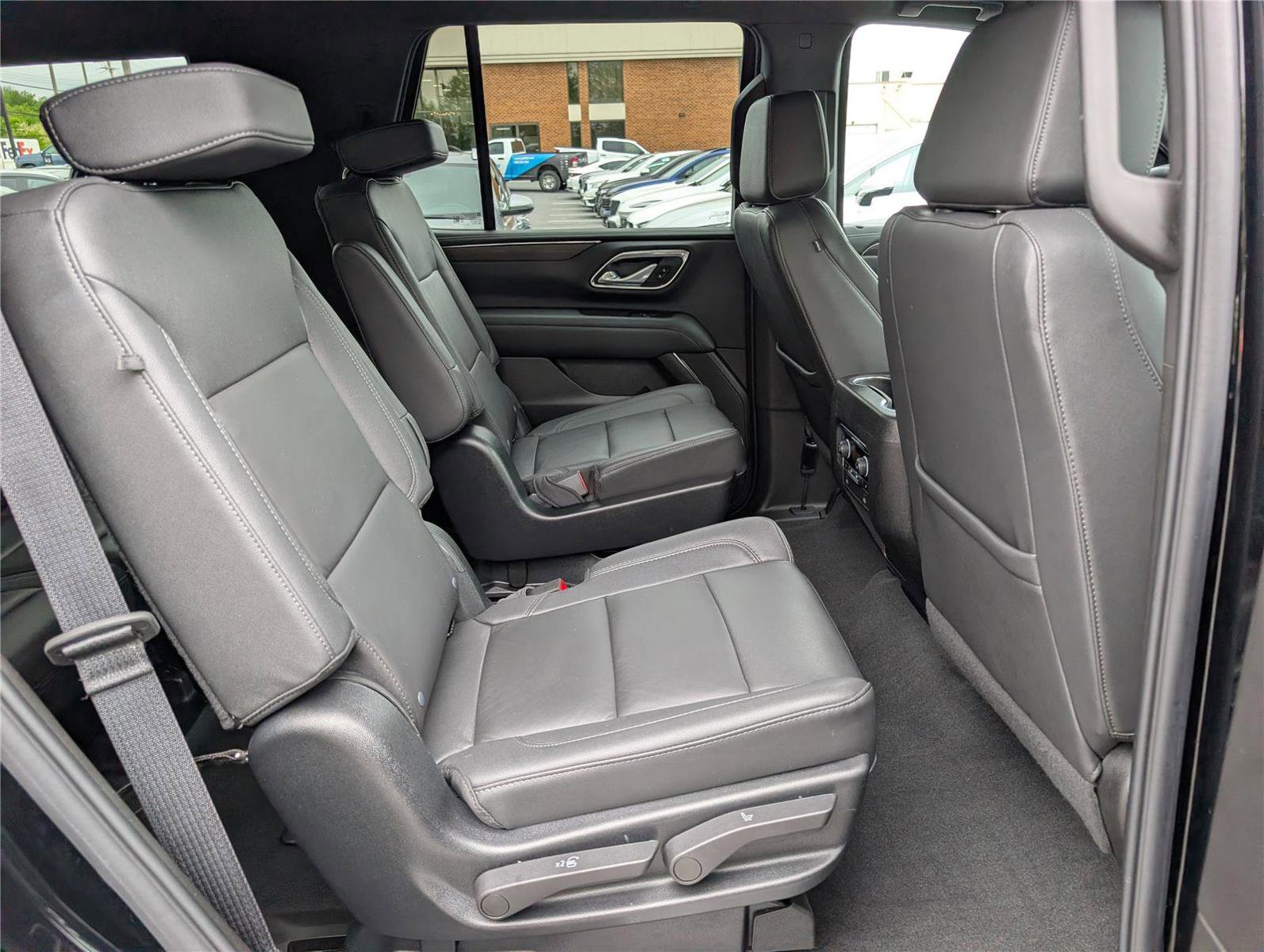 Used 2023 Chevrolet Tahoe LT w/ Luxury Package AWD/4WD image 13