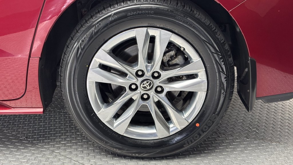 Certified 2025 Toyota Sienna XLE w/ XLE Plus Package AWD/4WD image 6