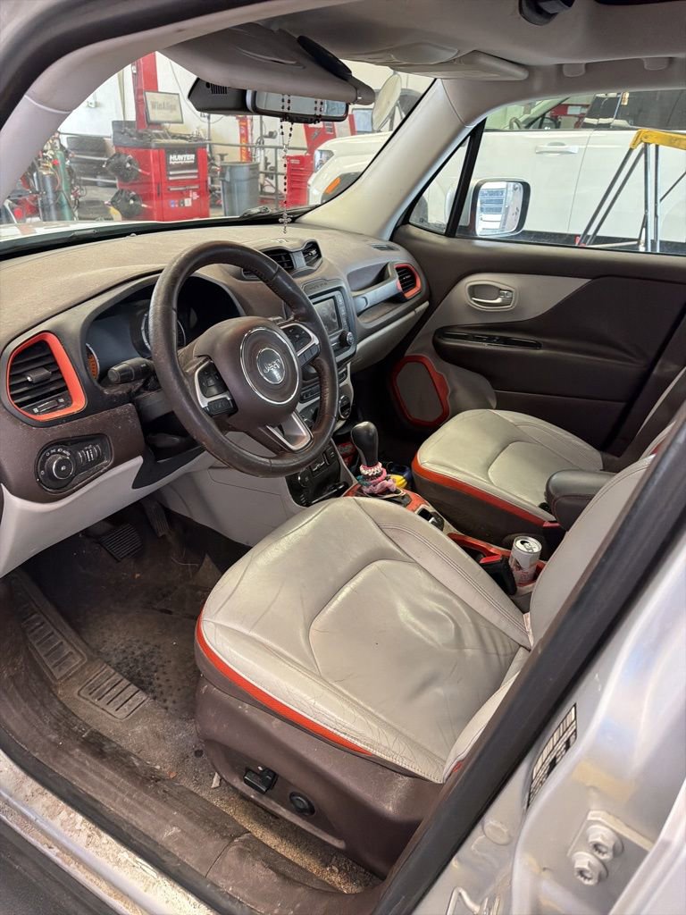Used 2015 Jeep Renegade Limited image 2