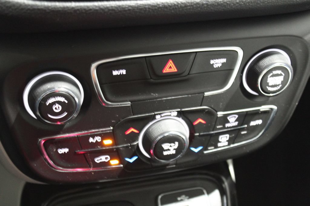 Used 2018 Jeep Compass Limited w/ Navigation Group AWD/4WD image 13