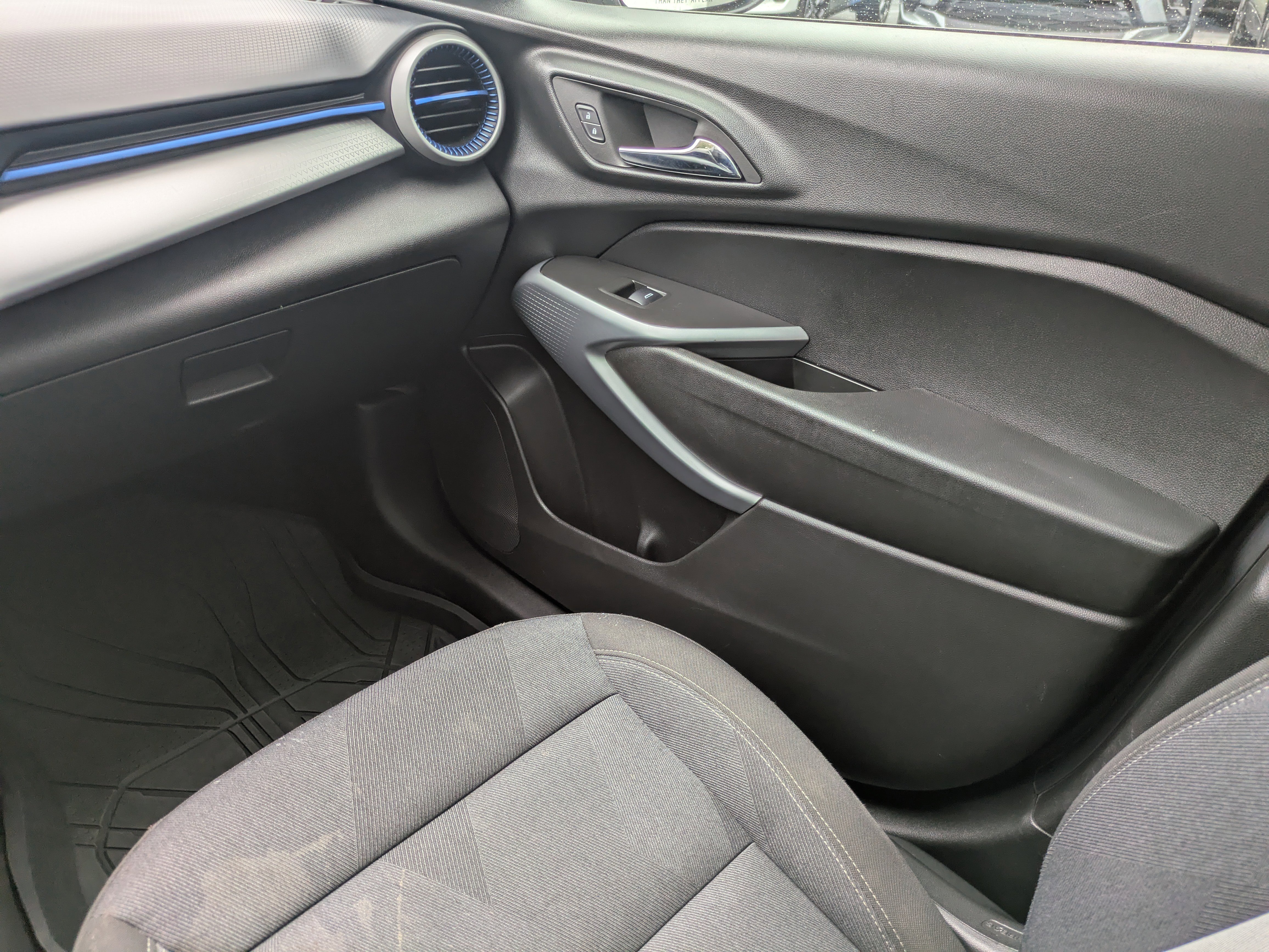 Used 2025 Chevrolet Trax LS FWD image 10