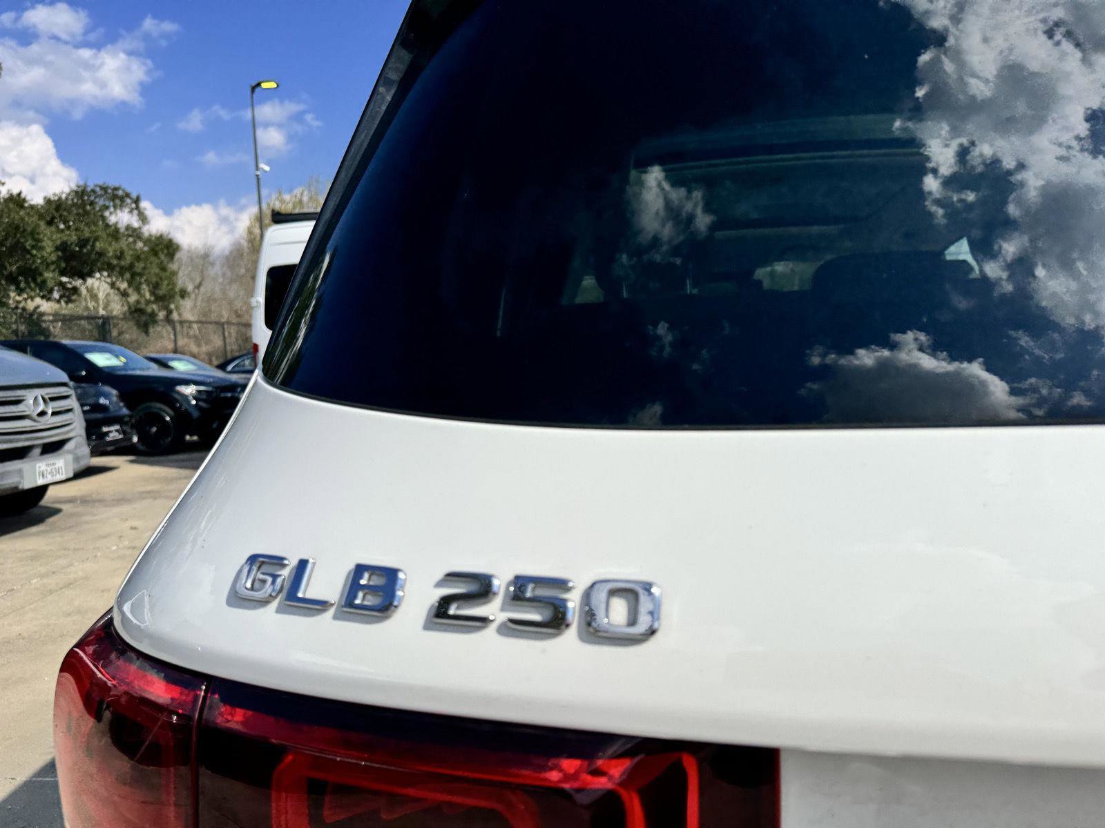 Certified 2022 Mercedes-Benz GLB 250 w/ Premium Package image 22